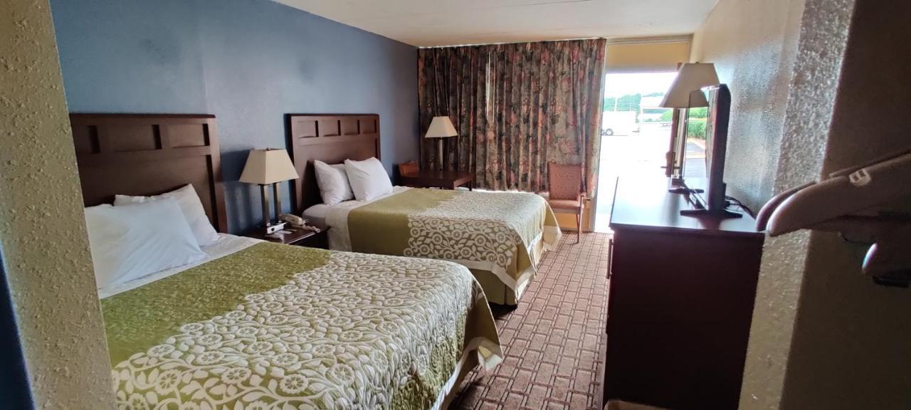 Days Inn By Wyndham Dickson Eksteriør billede